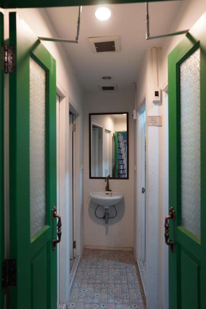 Ratana Boutique Hostel Bangkok Exterior photo