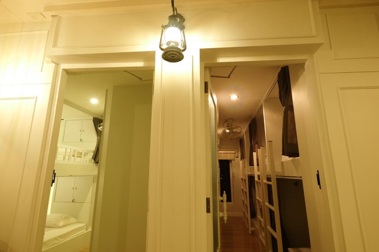 Ratana Boutique Hostel Bangkok Exterior photo